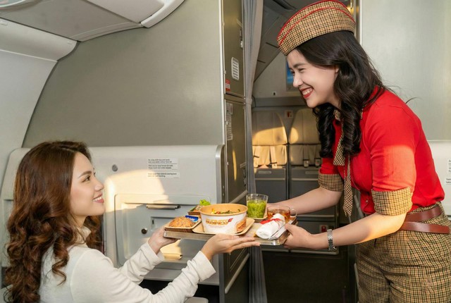 Tết bắt đầu từ khoảnh khắc cất c&aacute;nh c&ugrave;ng menu đậm vị cổ truyền của Vietjet- Ảnh 1.