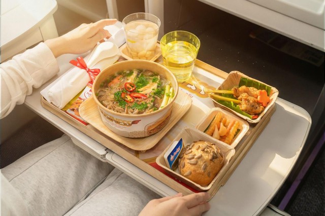 Tết bắt đầu từ khoảnh khắc cất cánh cùng menu đậm vị cổ truyền của Vietjet- Ảnh 2.