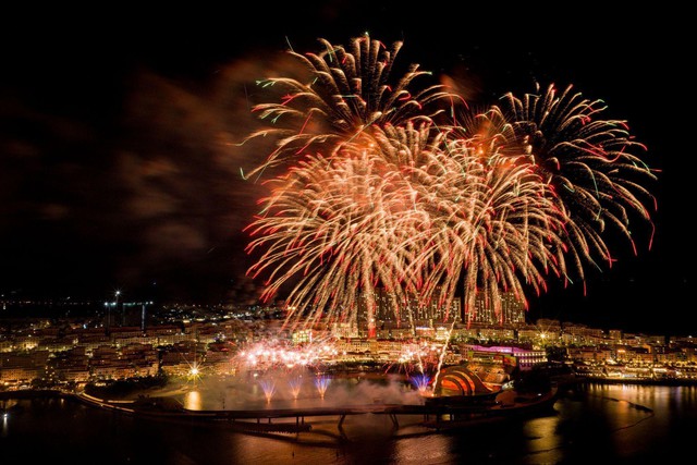 Tấp nập kh&aacute;ch quốc tế ở Thị trấn Ho&agrave;ng H&ocirc;n, Ph&uacute; Quốc dịp Tết Nguy&ecirc;n đ&aacute;n- Ảnh 2.