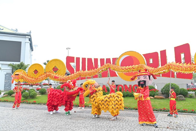 B&ugrave;ng nổ kh&ocirc;ng kh&iacute; chơi xu&acirc;n tại Sun World Ha Long- Ảnh 1.