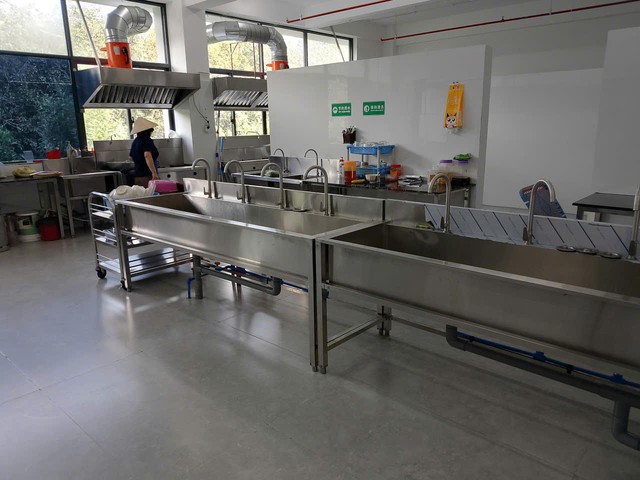 Gia công inox theo yêu cầu: Giải pháp "may đo" cho bếp công nghiệp- Ảnh 3.