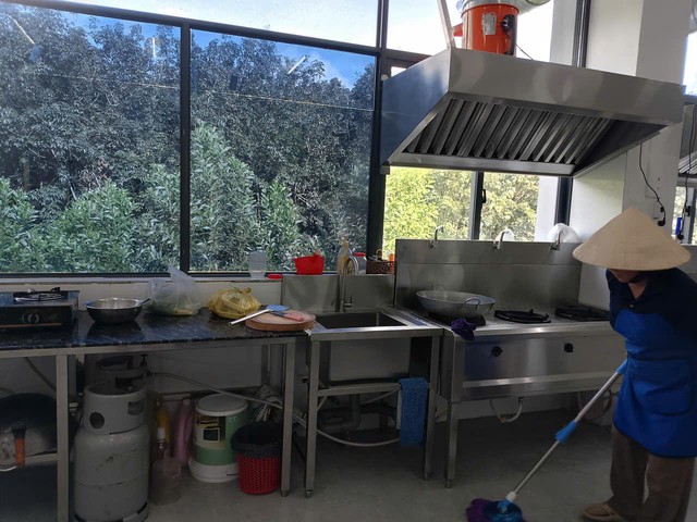 Gia công inox theo yêu cầu: Giải pháp "may đo" cho bếp công nghiệp- Ảnh 4.