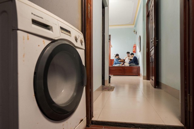 Theo d&ograve;ng ng&agrave;y hội dọn nh&agrave;: Khi m&aacute;y giặt &ldquo;kể chuyện ch&ocirc;ng gai&rdquo;- Ảnh 3.