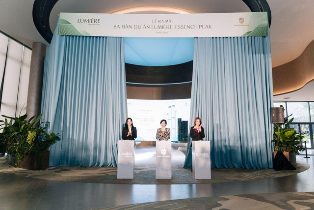 LUMIÈRE Essence Peak chính thức ra mắt sa bàn dự án cùng buổi trò chuyện về thời vận 2026- Ảnh 1.