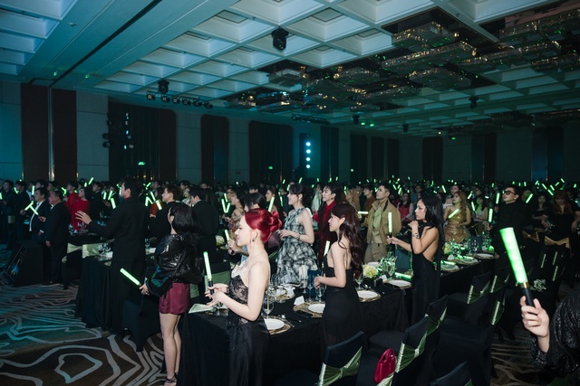 Đêm tiệc cuối năm DatVietVAC quy tụ dàn sao cùng các bản hit từ Vũ Trụ "Say Hi".- Ảnh 1.