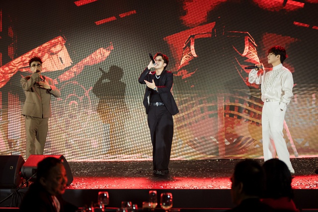 Đêm tiệc cuối năm DatVietVAC quy tụ dàn sao cùng các bản hit từ Vũ Trụ "Say Hi".- Ảnh 3.