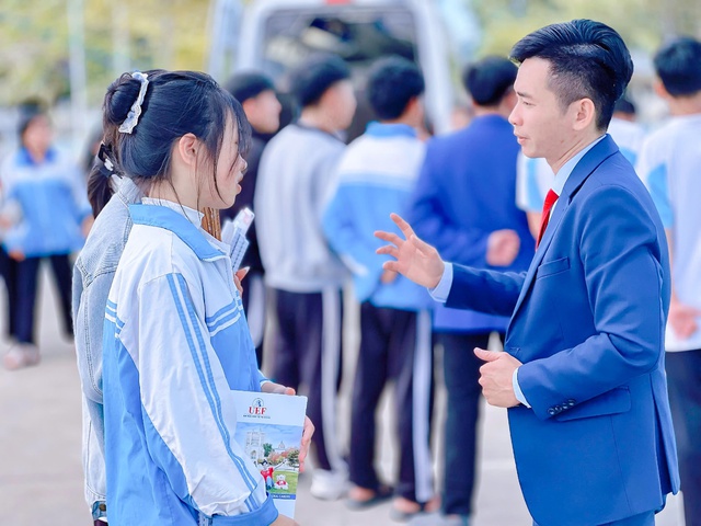 Thí sinh Tây Nguyên xét học bổng sớm: Chủ động “giữ chỗ” ngành học tại UEF- Ảnh 1.