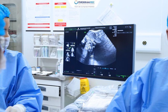 Trung t&acirc;m Y học B&agrave;o thai PhenikaaMec 3 lần truyền m&aacute;u trong tử cung cứu sống thai nhi bất đồng nh&oacute;m m&aacute;u Rh hiếm gặp- Ảnh 3.