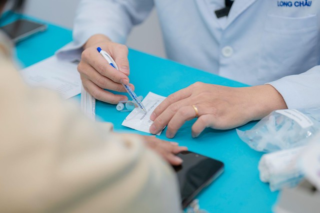 Chặn nguy cơ ung thư cổ tử cung từ sớm: Long Châu tầm soát HPV miễn phí cho cộng đồng- Ảnh 3.