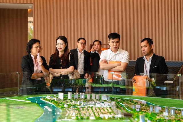 Dòng chảy chuyên gia đổ về khu Tây TPHCM, đâu là điểm đón sóng? - Ảnh 1.