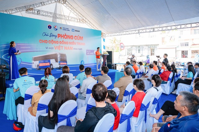 Long Châu và Abbott miễn phí 2.000 liều vắc xin cúm đến người dân miền Trung- Ảnh 2.