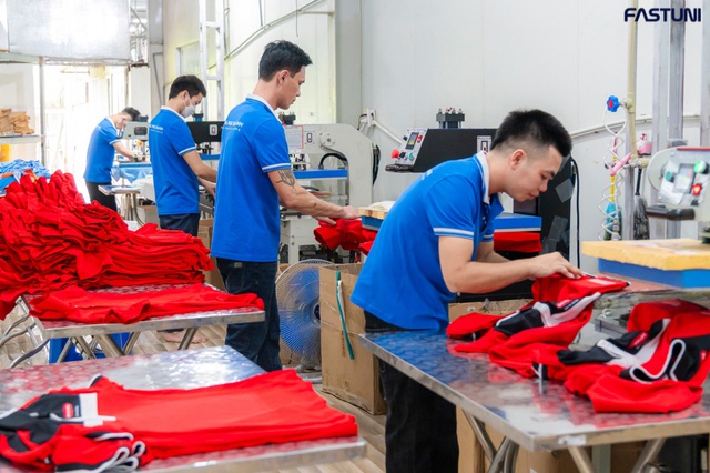 Fast Uni mở rộng công suất sản xuất, sẵn sàng đáp ứng đơn hàng đồng phục số lượng lớn- Ảnh 1.