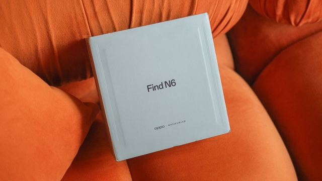 Mở hộp OPPO Find N6: Phụ kiện chuẩn Flagship, nhẹ đến ngỡ ngàng so với thế hệ trước- Ảnh 1.