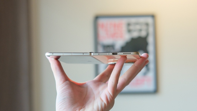 Mở hộp OPPO Find N6: Phụ kiện chuẩn Flagship, nhẹ đến ngỡ ngàng so với thế hệ trước- Ảnh 2.