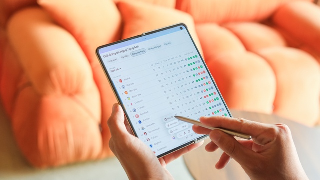 Mở hộp OPPO Find N6: Phụ kiện chuẩn Flagship, nhẹ đến ngỡ ngàng so với thế hệ trước- Ảnh 4.