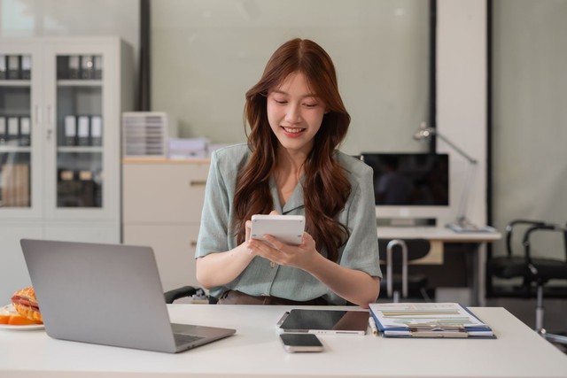 Cơ hội việc làm sinh viên ngành kinh tế: Rộng cửa, nhưng không còn “dễ tính” - Ảnh 1.