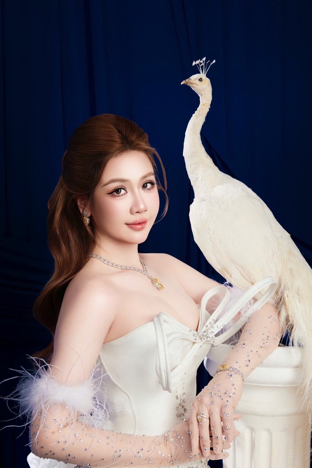 Chủ tịch Phương Đài, Trưởng BGK Lý Nhã Kỳ: "Bóng hồng" dẫn dắt Miss Cosmo TP.HCM- Ảnh 3.