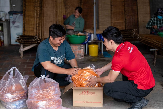 Nghỉ lễ dài ngày: Người trẻ chọn gửi đồ trước để giảm tải hành lý - Ảnh 1.