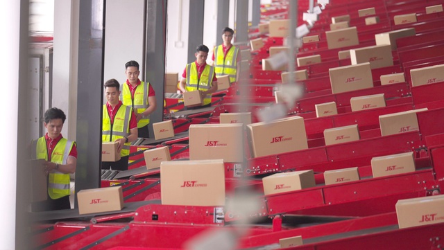 Nghỉ lễ dài ngày: Người trẻ chọn gửi đồ trước để giảm tải hành lý - Ảnh 3.