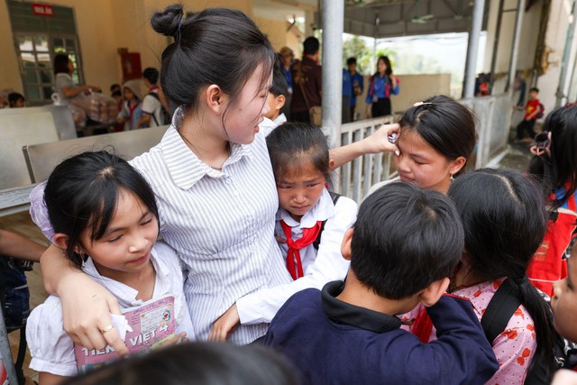 Các nữ sinh Đại Nam viết tiếp hành trình yêu thương giữa núi rừng Hà Giang- Ảnh 4.