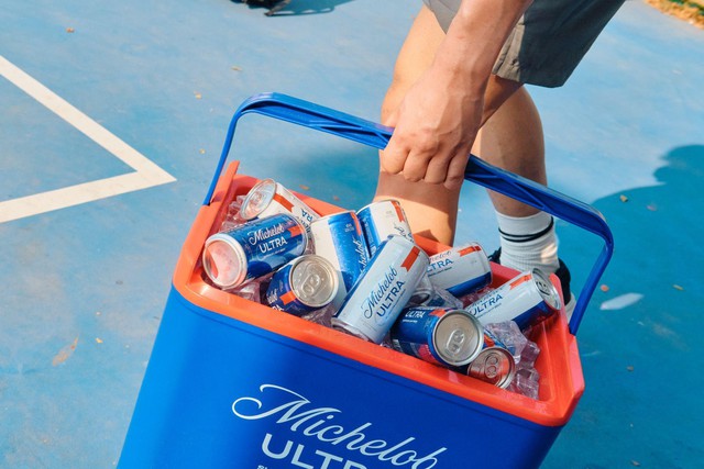 Bia mới Michelob ULTRA: Vị bia vượt trội cho lối sống năng động - Ảnh 1.