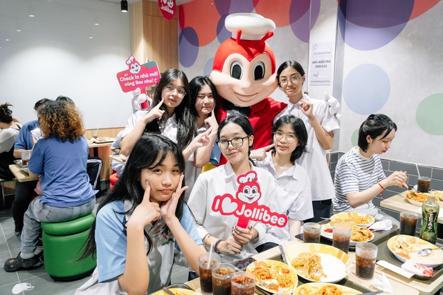 Nhà máy Jollibee Việt Nam đạt tiêu chuẩn FSSC 22000:  Vị thế vững vàng, chất lượng đồng nhất - Ảnh 1.