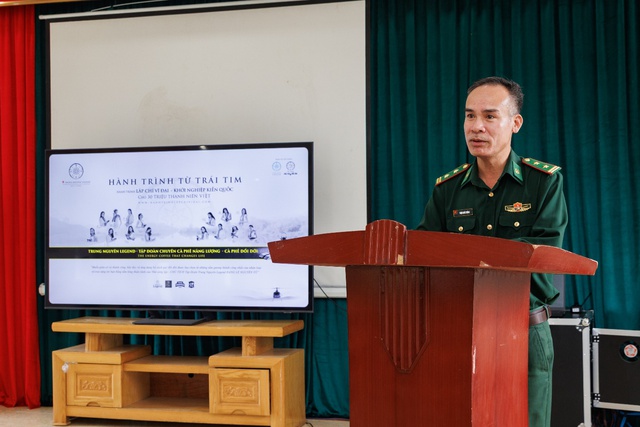 Hành trình Từ Trái Tim – Lên biên giới trao khát vọng, lan tỏa tri thức - Ảnh 12.