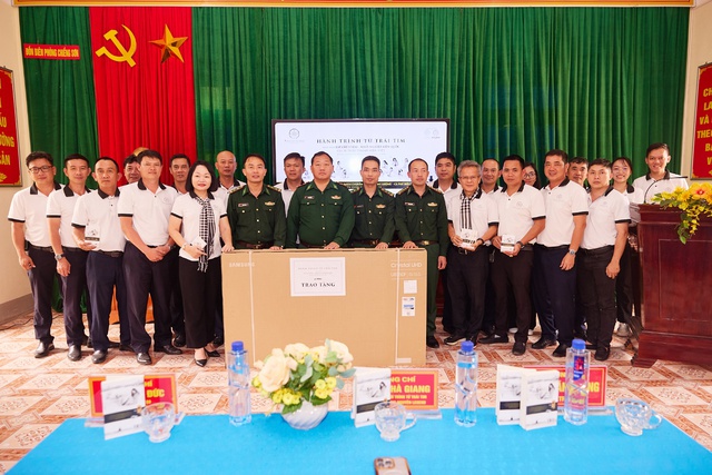 Hành trình Từ Trái Tim – Lên biên giới trao khát vọng, lan tỏa tri thức - Ảnh 8.