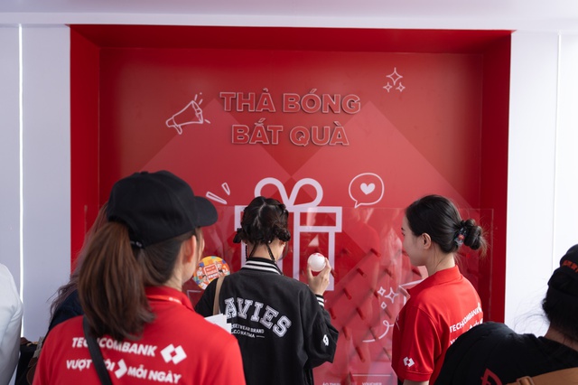 Kim chủ quốc dân Techcombank chiều “Gai Con” hết mực, xoa dịu hội chứng hậu concert - Ảnh 1.