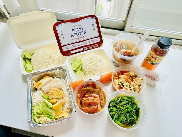 Kiểm chứng quán cơm gà được Jun Phạm khen "vị đúng đỉnh"- Ảnh 1.