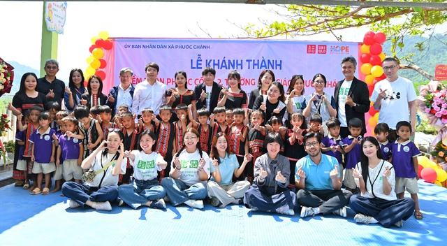 Nhân viên UNIQLO dọn rác bãi biển hưởng ứng Ngày Trái Đất - Ảnh 6.