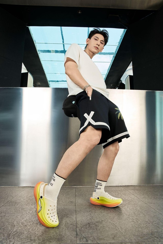 Đi du lịch biển nên mặc gì? Gợi ý trang phục vừa thoải mái vừa “ăn ảnh”? - Ảnh 1.