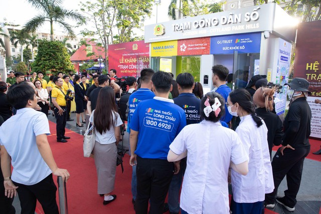 Người dân mua thuốc, chăm sóc sức khoẻ thuận tiện tại Trạm Công dân số nhờ định danh điện tử - Ảnh 1.