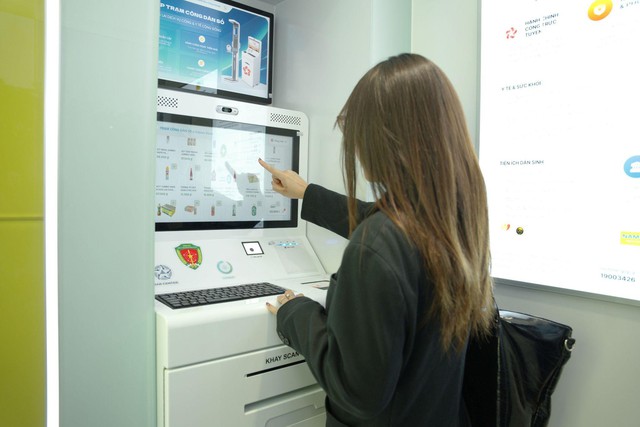 Người dân mua thuốc, chăm sóc sức khoẻ thuận tiện tại Trạm Công dân số nhờ định danh điện tử - Ảnh 5.