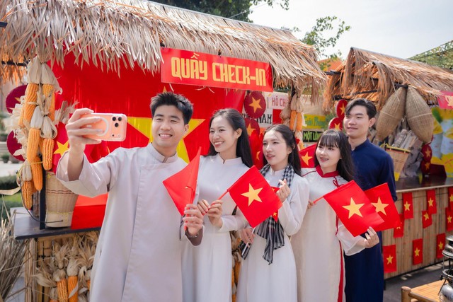 Chợ l&aacute; v&agrave; đại lộ cờ hoa tại n&uacute;i B&agrave; Đen đ&atilde; sẵn s&agrave;ng đ&oacute;n kh&aacute;ch dịp Giỗ Tổ v&agrave; 30/4- Ảnh 7.