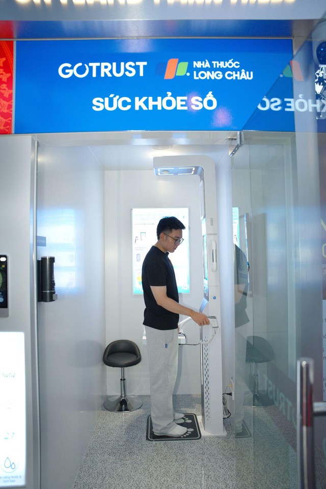 Người dân mua thuốc, chăm sóc sức khoẻ thuận tiện tại Trạm Công dân số nhờ định danh điện tử - Ảnh 6.