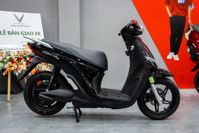 Đổi pin nhanh hơn đổ xăng, VinFast Feliz II th&agrave;nh &ldquo;ch&acirc;n &aacute;i&rdquo; của t&agrave;i xế c&ocirc;ng nghệ - Ảnh 1.