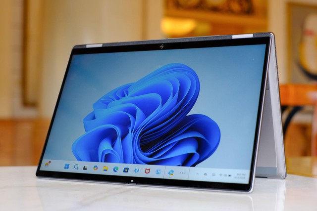 Thay v&igrave; mua nhiều thiết bị, đ&acirc;y l&agrave; chiếc laptop c&oacute; thể l&agrave;m mọi thứ- Ảnh 3.