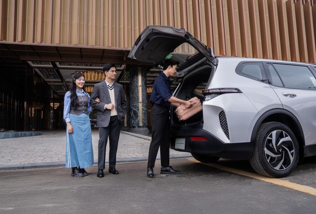 Rộng r&atilde;i, đi &ldquo;bốc&rdquo;, sạc 0 đồng: VinFast Limo Green &ldquo;lấy l&ograve;ng&rdquo; h&agrave;ng ng&agrave;n gia đ&igrave;nh Việt- Ảnh 1.