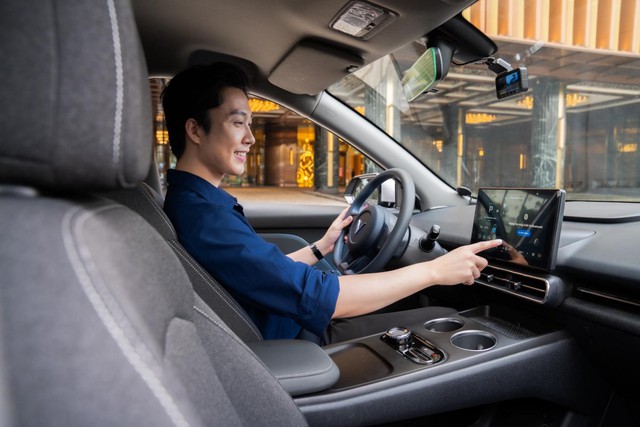 Rộng r&atilde;i, đi &ldquo;bốc&rdquo;, sạc 0 đồng: VinFast Limo Green &ldquo;lấy l&ograve;ng&rdquo; h&agrave;ng ng&agrave;n gia đ&igrave;nh Việt- Ảnh 3.