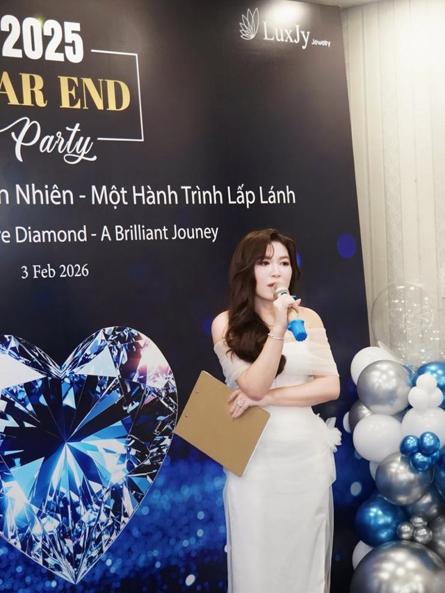 CEO trực tiếp bán hàng trên livestream, bảo chứng uy tín từ người lãnh đạo - Ảnh 1.
