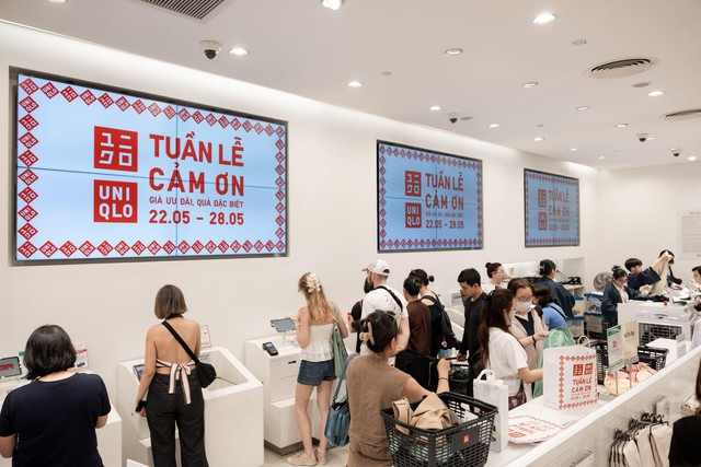 Hàng trăm người xếp hàng để mua sắm tại UNIQLO dịp Tuần Lễ Cảm Ơn - Ảnh 8.