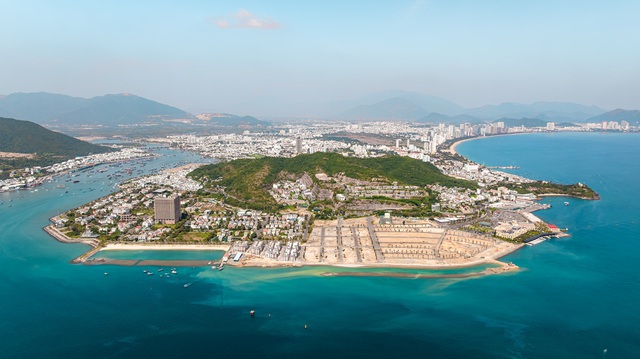 Nha Trang phiên bản Pre-Sentosa: Tiêu dùng bùng nổ, bất động sản dịch vụ lên ngôi - Ảnh 1.