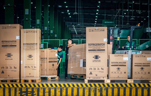 Giao hàng điện tử mùa nắng: Đa kho trung chuyển để đáp ứng nhu cầu - Ảnh 1.