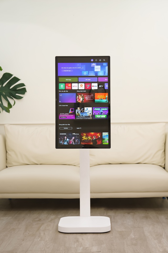 Biến không gian sống thành văn phòng với màn hình LG Smart Monitor Swing - Ảnh 1.