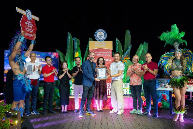 Nổi tiếng với show diễn đẳng cấp Symphony of the Sea, nh&agrave; h&agrave;ng 5.000 chỗ ngồi tại Ph&uacute; Quốc lập kỷ lục Guiness- Ảnh 1.