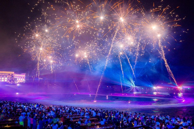 Nổi tiếng với show diễn đẳng cấp Symphony of the Sea, nh&agrave; h&agrave;ng 5.000 chỗ ngồi tại Ph&uacute; Quốc lập kỷ lục Guiness- Ảnh 4.
