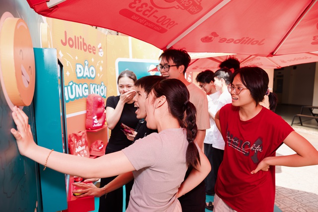 Ch&uacute; Ong Jollibee mang niềm vui &ldquo;The Jolly School - Yah! Mở Ra Niềm Vui&rdquo;- Ảnh 2.