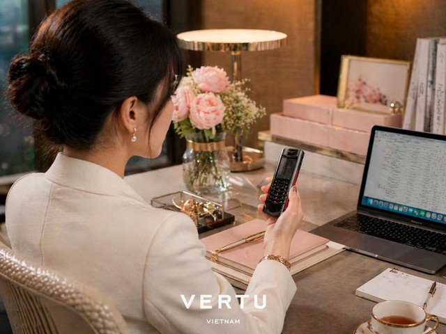 Smartphone xa xỉ dần trở thành “dấu hiệu nhận diện” của giới doanh nhân- Ảnh 1.