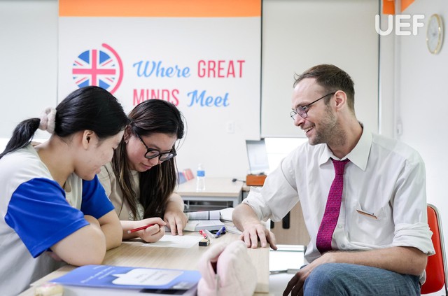 Đội ngũ giảng viên quốc tế nâng tầm trải nghiệm học tập tại Gloucestershire Vietnam- Ảnh 1.